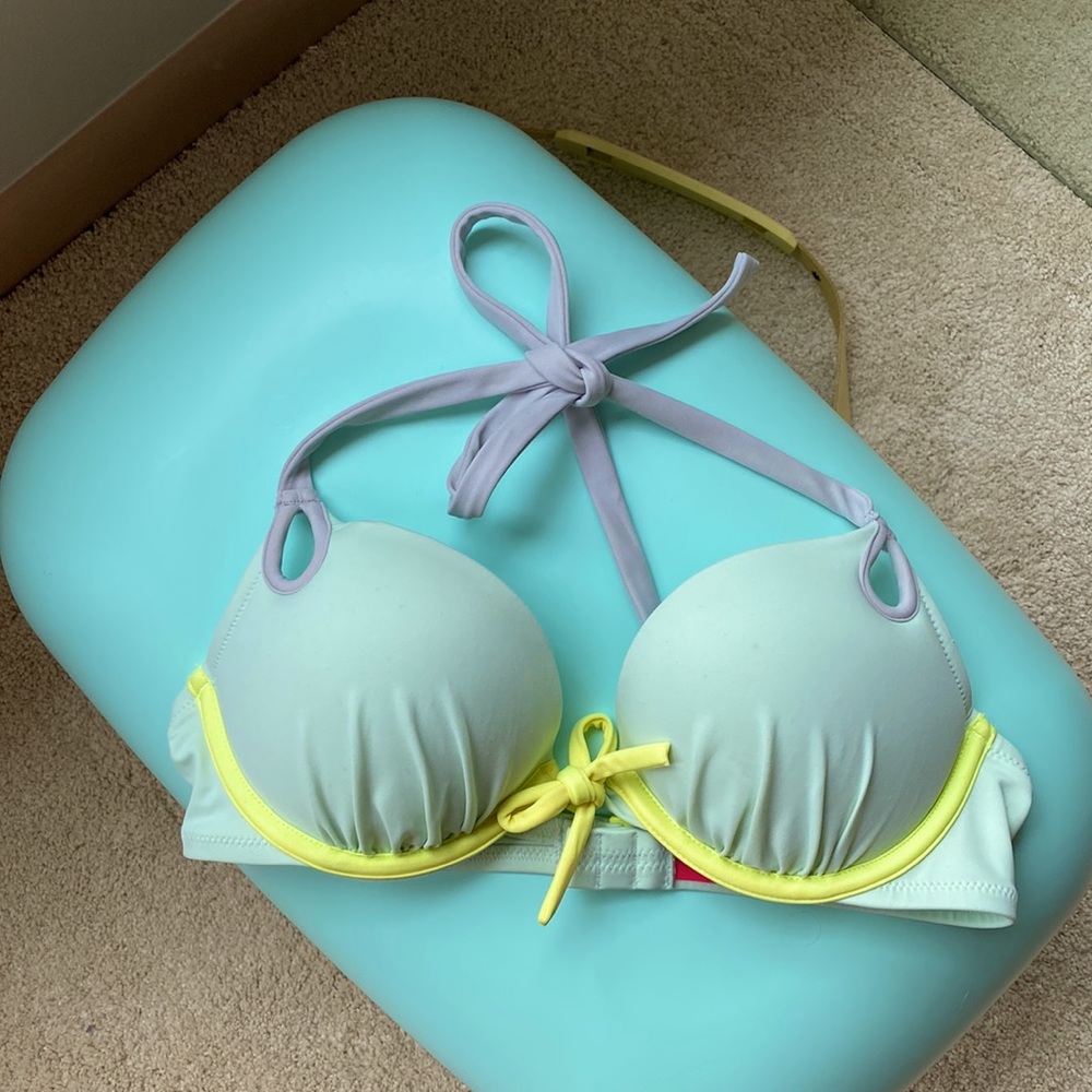Victoria’s Secret Gorgeous 2x push up bikini top